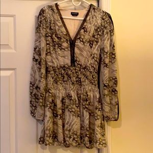 Bebe size 6 lightweight long sleeve dress